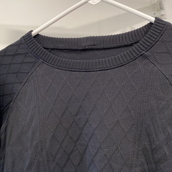EUC Lululemon swiftly “sweatshirt” black with black sweater like design -10 - Picture 6 of 6